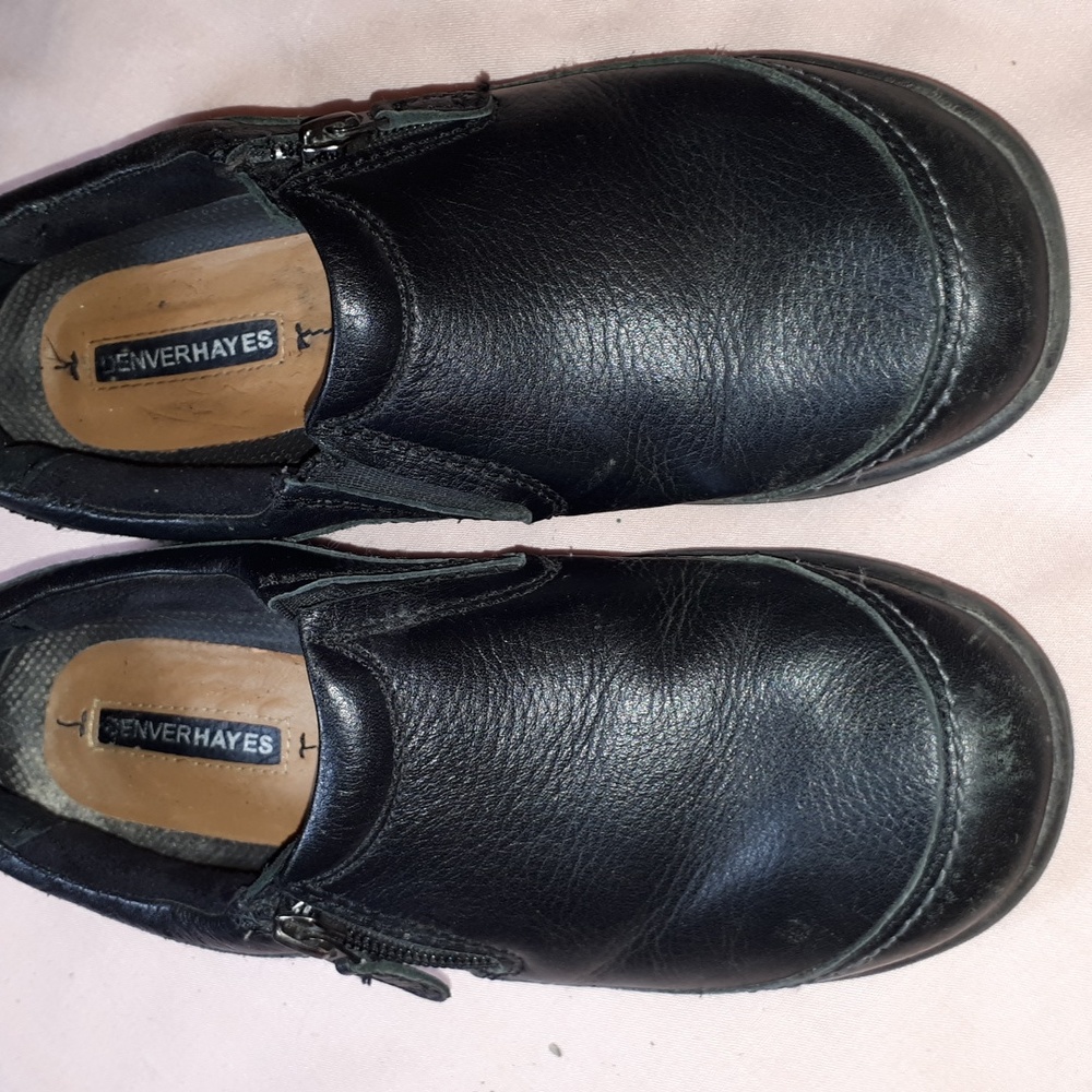 Ladies shoes. Size 7. Black.